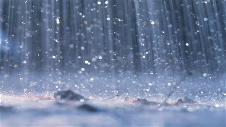 تفسير رؤية المطر في المنام.. بشائر رزق أم رسائل خفية؟