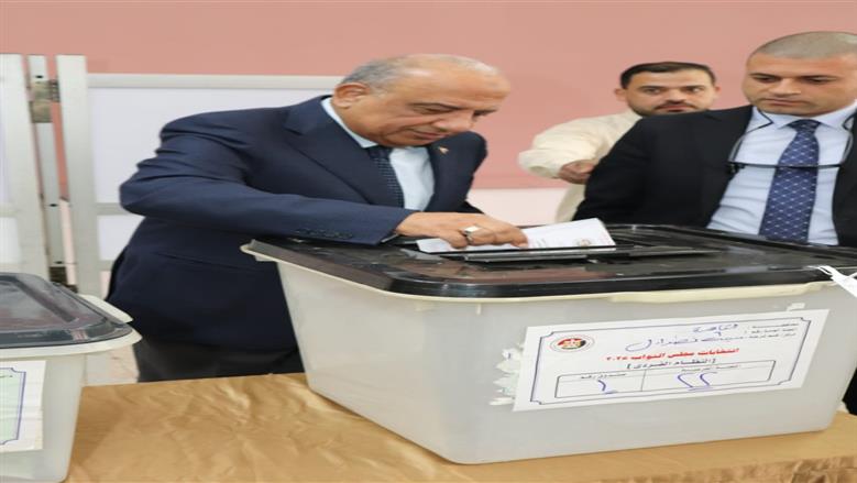 وزير الكهرباء يدلي بصوته