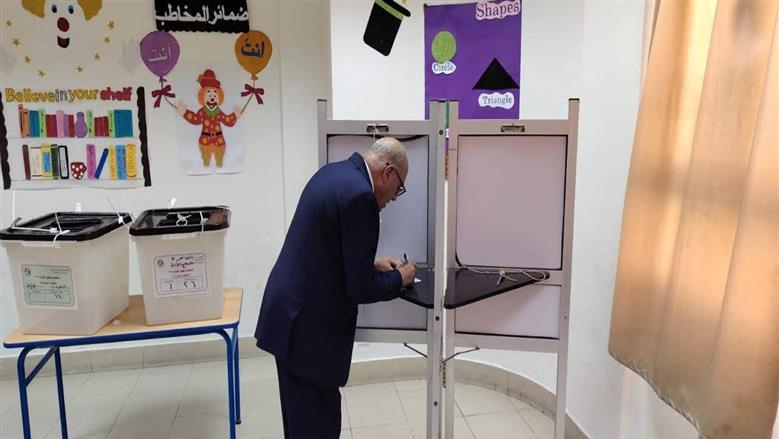 رئيس «العربية للتصنيع» يُدلي بصوته في انتخابات النواب: المشاركة واجب على كل مواطن مخلص