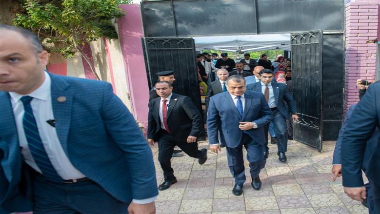 وزير الدولة للإنتاج الحربي يدلي بصوته في انتخابات مجلس النواب