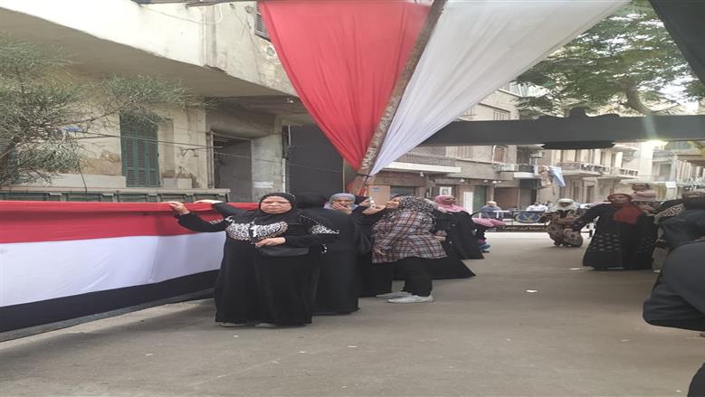 النساء يتصدرن صفوف الناخبين في دائرة شبرا مصر