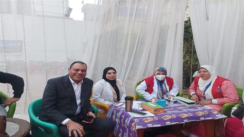 «اطمن على صحتك».. فرق طبية للكشف على الناخبين داخل اللجان بالدقهلية