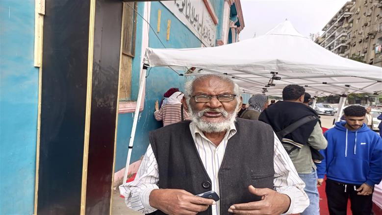 «منذ عهد عبدالناصر حتى الآن».. «عم بطاطا» يصوت في انتخابات النواب: أنا شاهد على العصر