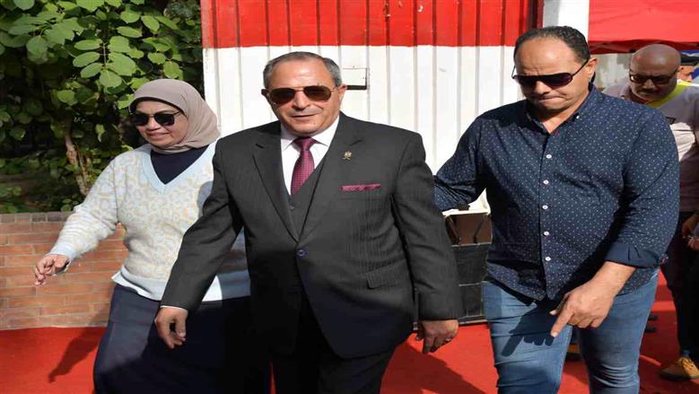محافظ بورسعيد يتفقد لجان الانتخابات