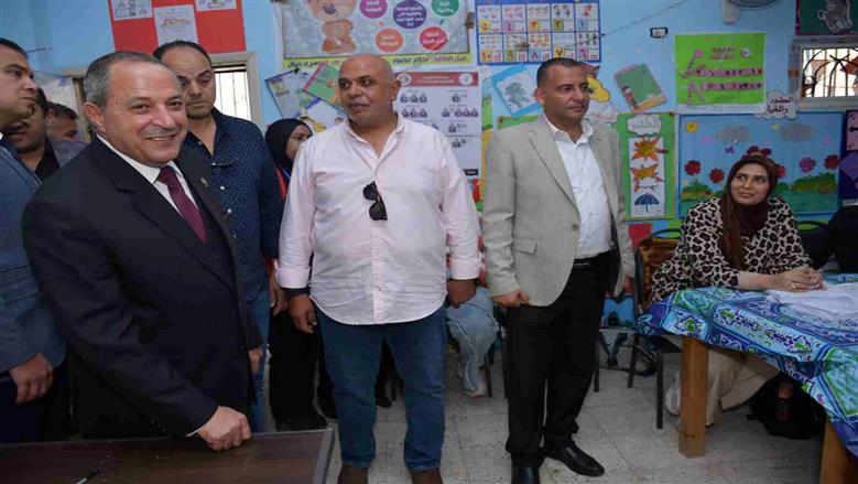 محافظ بورسعيد يتفقد لجان الانتخابات