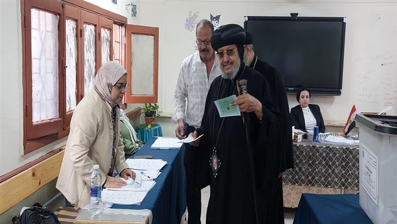 أثناء الادلاء بالتصويت