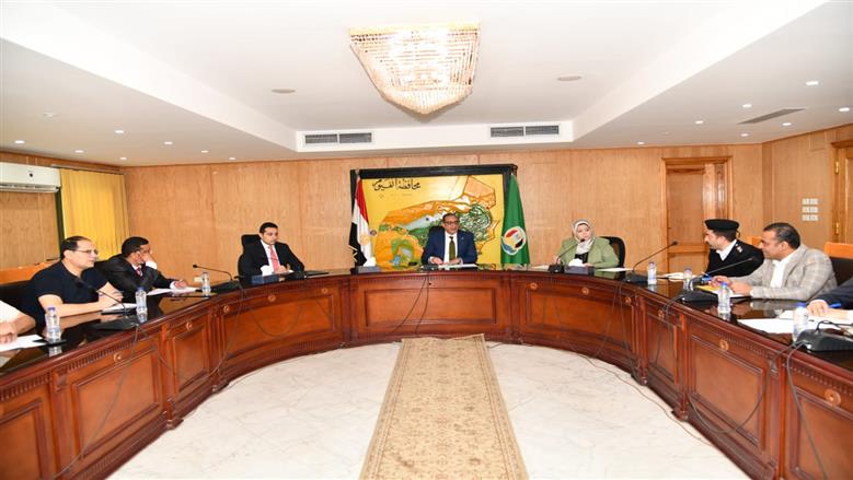 محافظ الفيوم يناقش تزويد بحيرة قارون بأنواع جديدة من الأسماك