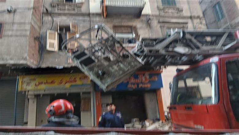 إنقاذ طفلة ومسنة في عقار الإسكندرية