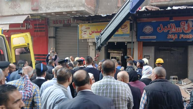 إنقاذ طفلة ومسنة في عقار الإسكندرية