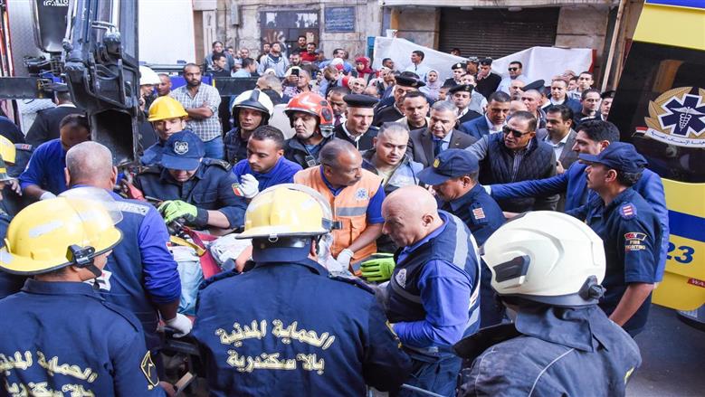 محافظ الإسكندرية يتابع انهيار عقار كرموز 
