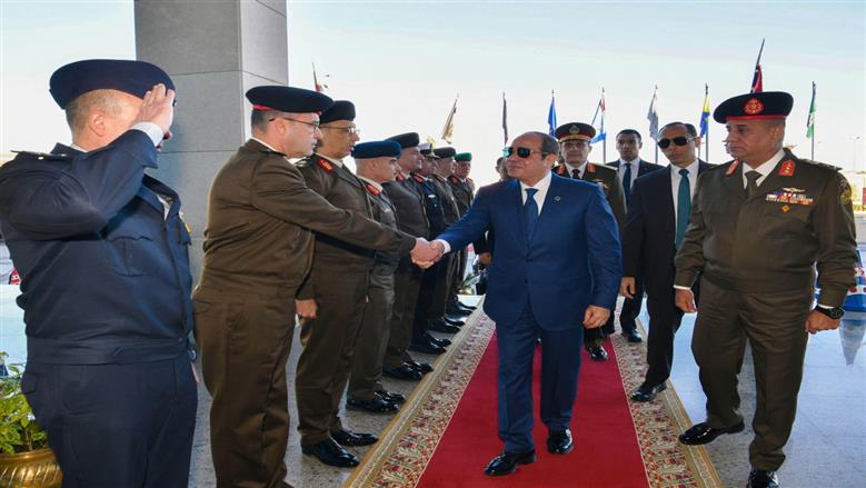 الرئيس السيسي خلال حضور ه اختبارات الهيئة للكليات العسكرية