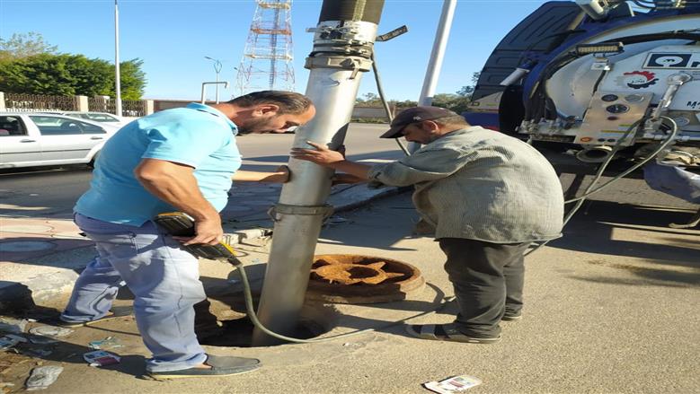 تطهير بالوعات الصرف الصحي بالقناة
