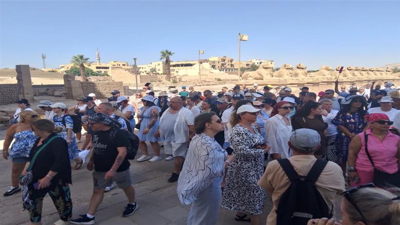 انتعاشة سياحية بمعابد الكرنك.. إقبال عالمي وتوافد كثيف خلال الموسم الشتوي