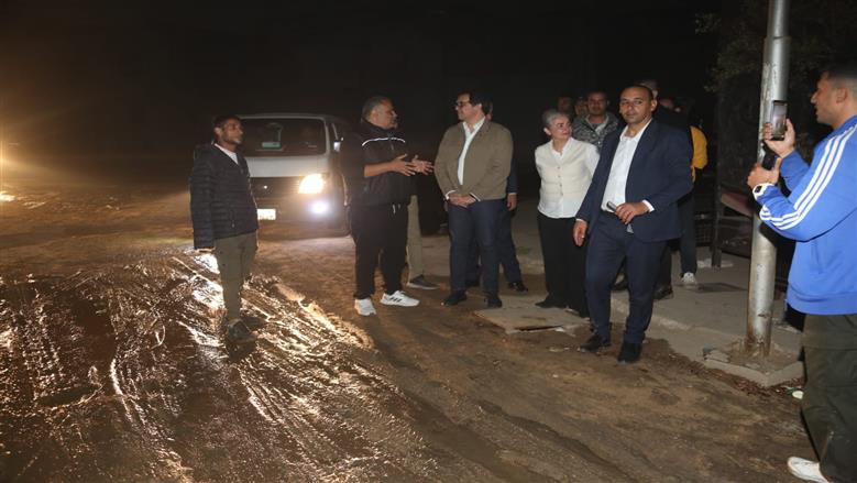 وزير الثقافة يتفقد موقع حريق ديكور مسلسل «الكينج»
