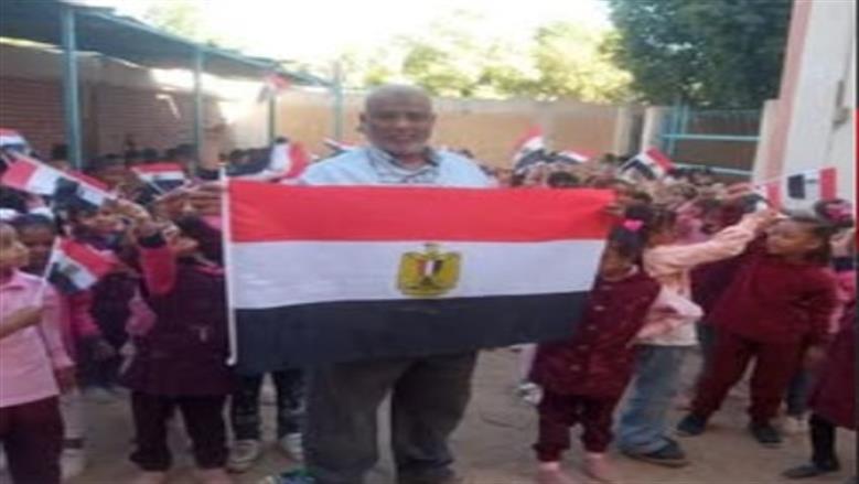 مدير مدرسة الشيخ البغدادي الراحل وسط تلاميذه