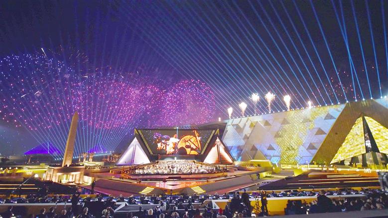 «جنود الظل».. عمال المتحف المصري الكبير لكل بطل حكاية
