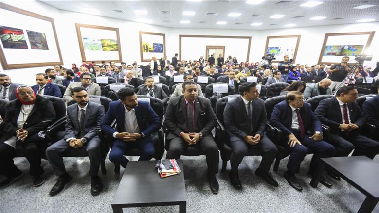 بحضور مئات الباحثين والطلاب .. الجامعة المصرية الصينية تحتفل باليوم العالمي لنظم المعلومات الجغرافية