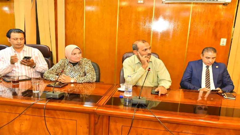 محافظ أسيوط ورئيس جهاز تنمية المشروعات يعقدان مؤتمراً صحفياً لعرض نتائج الزيارة ودعم جهود التنمية بالمحافظة