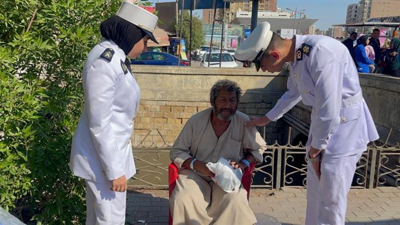 الوصول إلى المسن في مأواه بالشارع