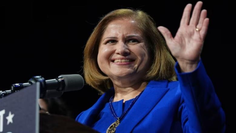 غزالة هاشمي أول مسلمة هندية تفوز بمنصب نائب عمدة فرجينيا