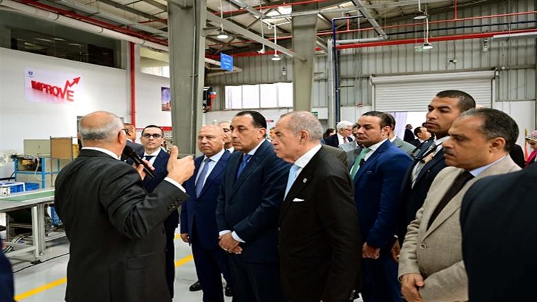 مدبولي: بذلنا جهدا كبيرا في ملف صناعة السيارات عبر تشجيع الشركات الوطنية والعالمية 