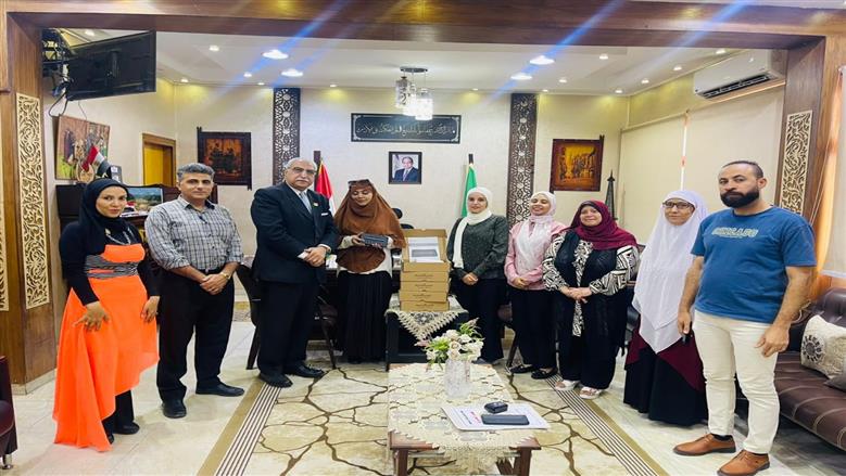 «تعليم القليوبية» يهدي بسملة بطلة تحدي القراءة أجهزة برايل متطورة 