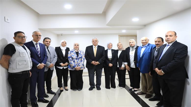 جولة وزيرالتعليم العالى داخل مبنى الوزارة بحي السفارات بمدينة نصر