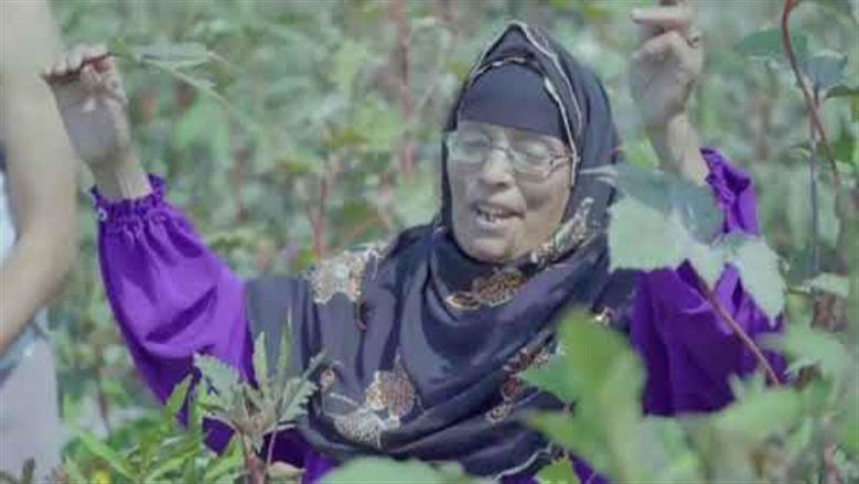 حقيقة وفاة الحاجة نبيلة.. صاحبة أغنية «هات إيديك يا ولا»