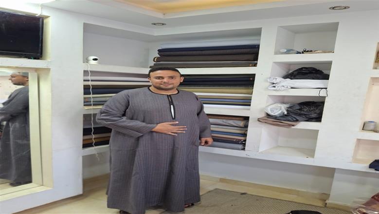 «كلها هاند ميد».. هشام الشرقاوي ترزي الجلباب الصعيدي: «فصلت جلابية عمرو أديب في 24 ساعة»