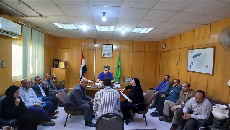 السكرتير العام يستمع لشكاوى المواطنين