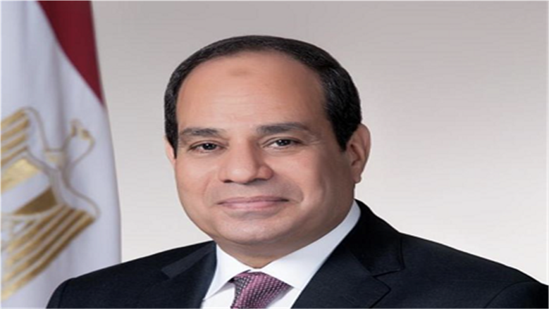 السيسي يشهد افتتاح معرض «إيديكس» ويتفقد أجنحة إدارة المركبات ويلتقط صورا مع المشاركين
