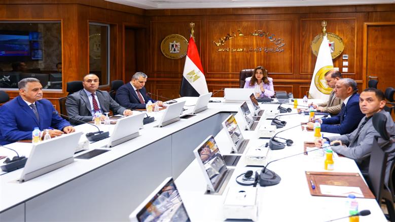 وزيرة التنمية المحلية تشدد على التصدي الفوري لمخالفات البناء ومتابعة المتغيرات المكانية
