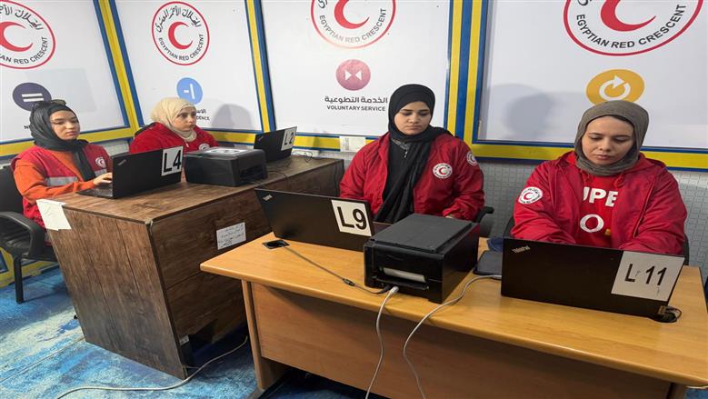 محافظ شمال سيناء يصطحب وفد كندي في جولة بمخازن المساعدات اللوجستية بالعريش