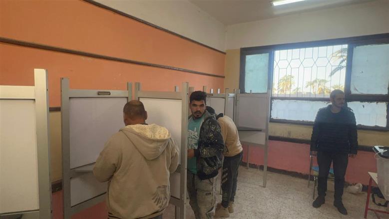 كبار السن يتصدرون المشهد في أول ساعات الاقتراع بالدائرة الملغاه بالفيوم