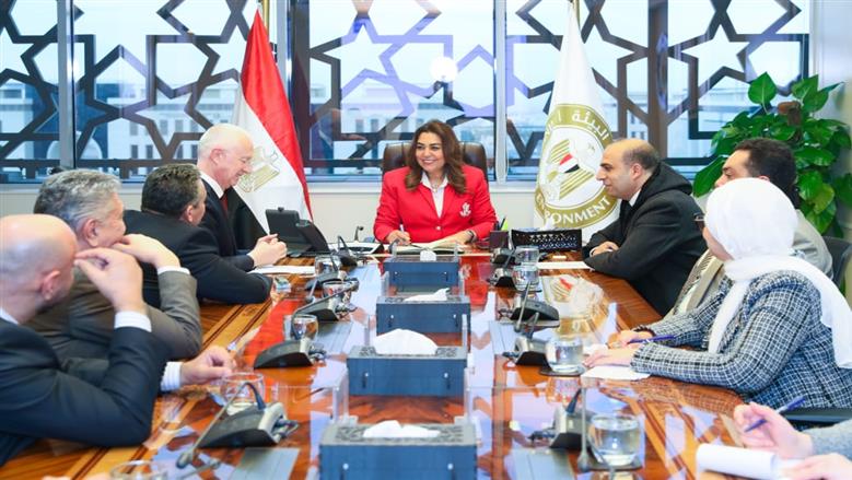 وزيرة التنمية المحلية تبحث مع رئيس «فيكا» الفرنسية عددا من الفرص الاستثمارية