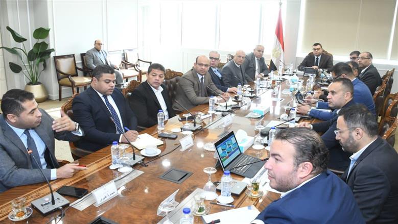 وزير الإسكان يوجه بتذليل أي عقبات تواجه مشروعات مارينا ومدينة العلمين الجديدة