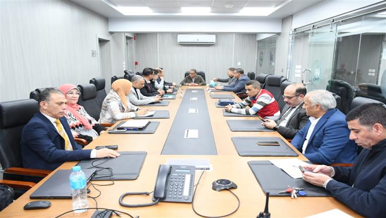 محافظ الفيوم يتابع انتخابات مجلس النواب 2025 خلال الفترة المسائية