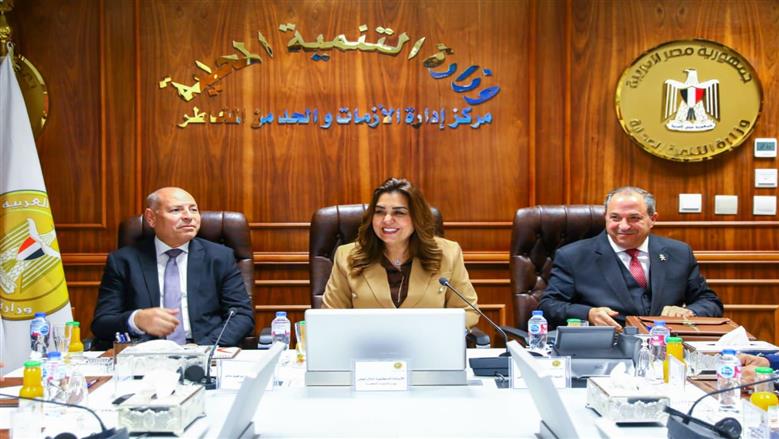 وزيرة التنمية المحلية تناقش مع محافظ القاهرة مقترح تطوير المرحلة الثانية من سوق العتبة
