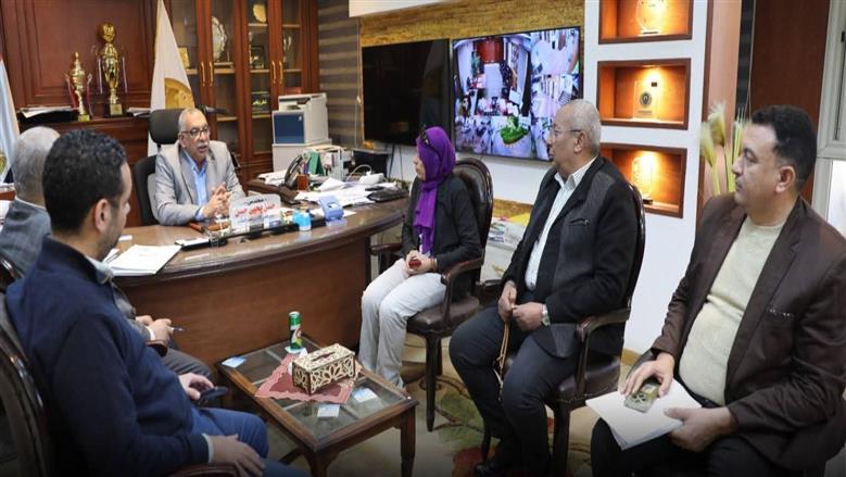 رئيس «مياه المنيا» يناقش الموقف التنفيذي ومعدلات إنجاز مشروعات حياة كريمة
