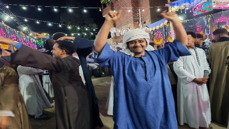 الفلكلور الشعبي يوحد قبائل أسوان.. ليلة المرماح في دراو تجمع أبناء الصعيد