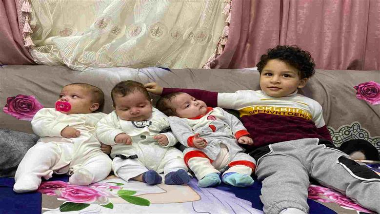 3 توائم يفاجئون أسرة بسيطة.. والقدر يكتب فصلًا يفوق “كارثة طبيعية”