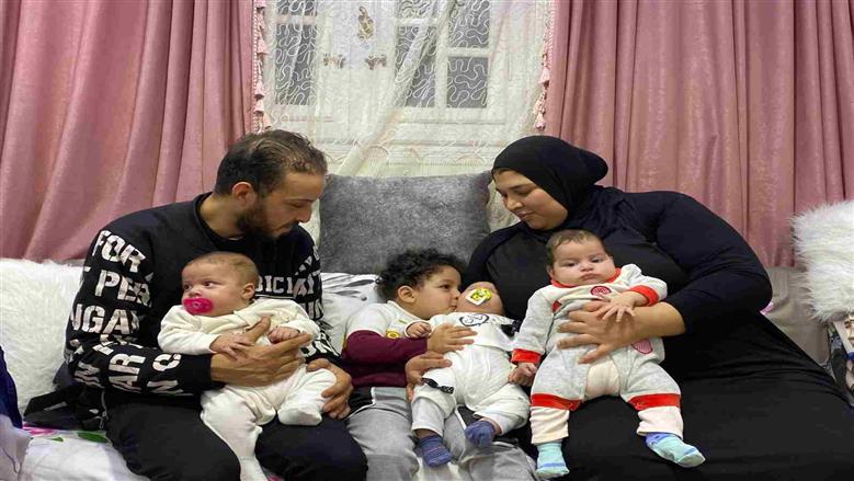 3 توائم يفاجئون أسرة بسيطة.. والقدر يكتب فصلًا يفوق “كارثة طبيعية”