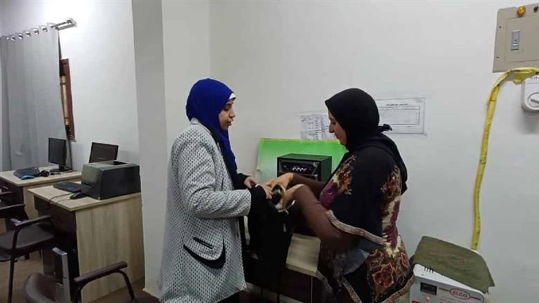 زينب كفيفة من أسيوط تتحدى الظروف وتُدرّب ذوي الإعاقة البصرية على الكمبيوتر أونلاين (صور)