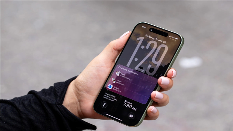 أبل تطلق تحديث iOS 26.2.. كيف يغير تجربة مستخدمي آيفون؟