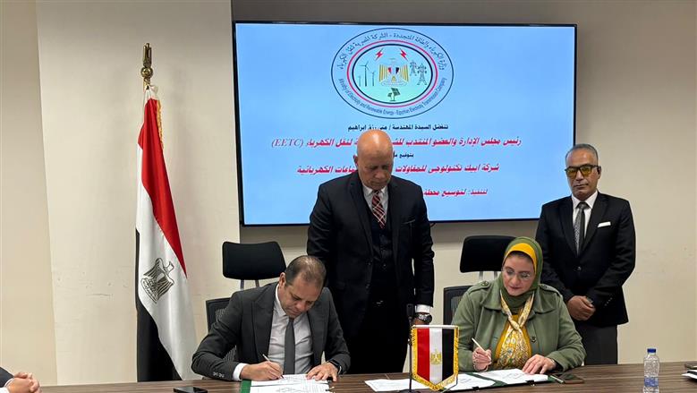 «المصرية لنقل الكهرباء» توقع عقدا لدعم وتغذية شبكات شمال ووسط سيناء