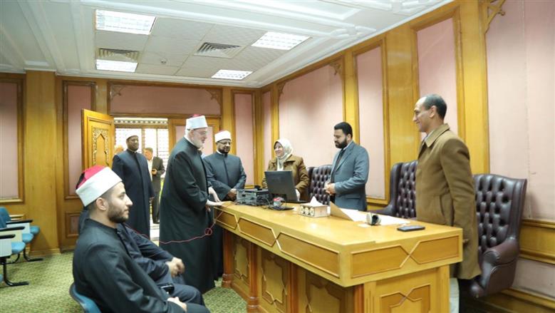 وكيل الأزهر يتفقد انطلاق المرحلة الثانية من اختبارات الابتعاث العام