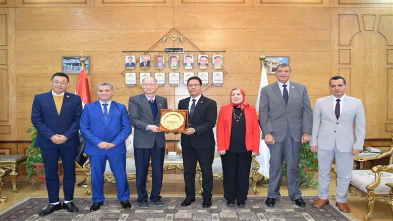 لقاء رئيس جامعة بنها