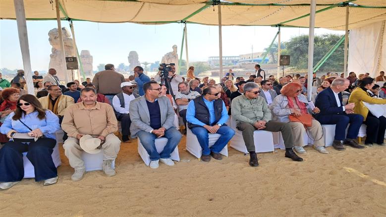 عودة الملك الجالس.. نصب تمثال أمنحتب الثالث أمام معبد ملايين السنين بالأقصر
