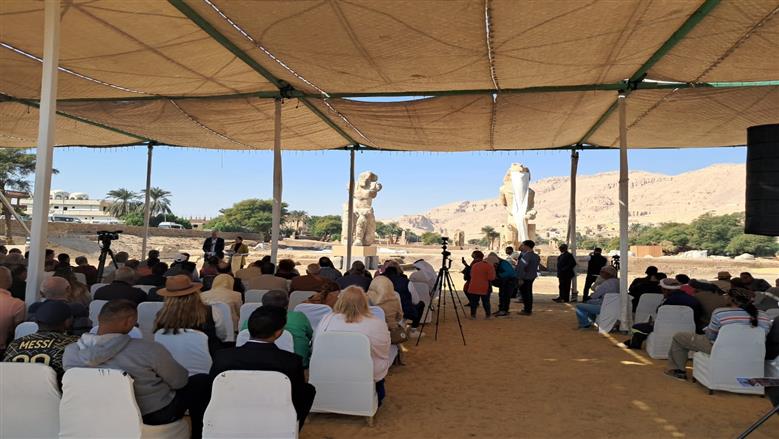 عودة الملك الجالس.. نصب تمثال أمنحتب الثالث أمام معبد ملايين السنين بالأقصر