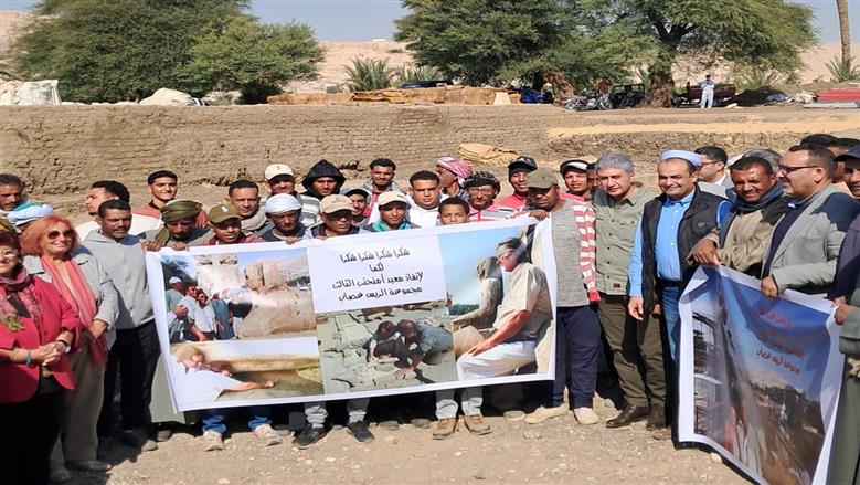 عودة الملك الجالس.. نصب تمثال أمنحتب الثالث أمام معبد ملايين السنين بالأقصر